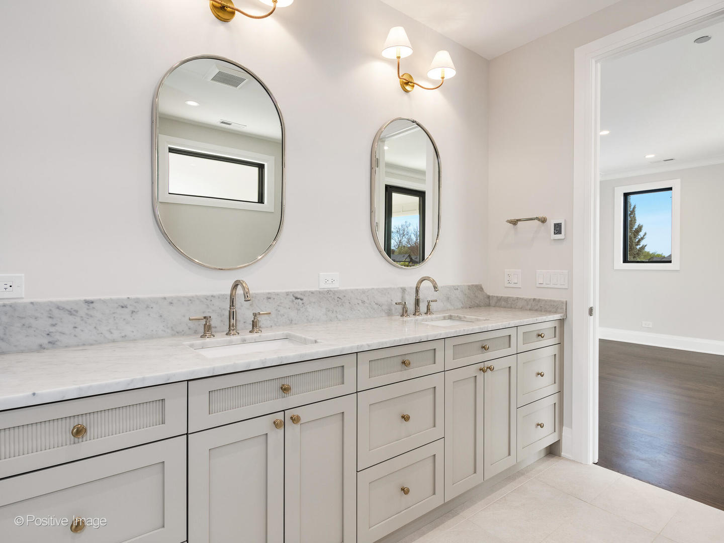 3511 N Bosworth Avenue Unit: PH