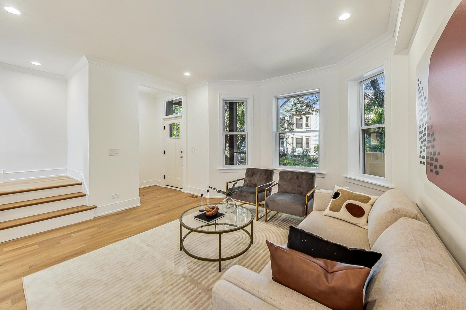 3922 N Paulina Street