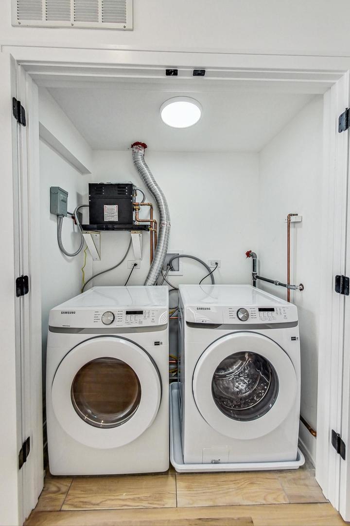 3922 N Paulina Street