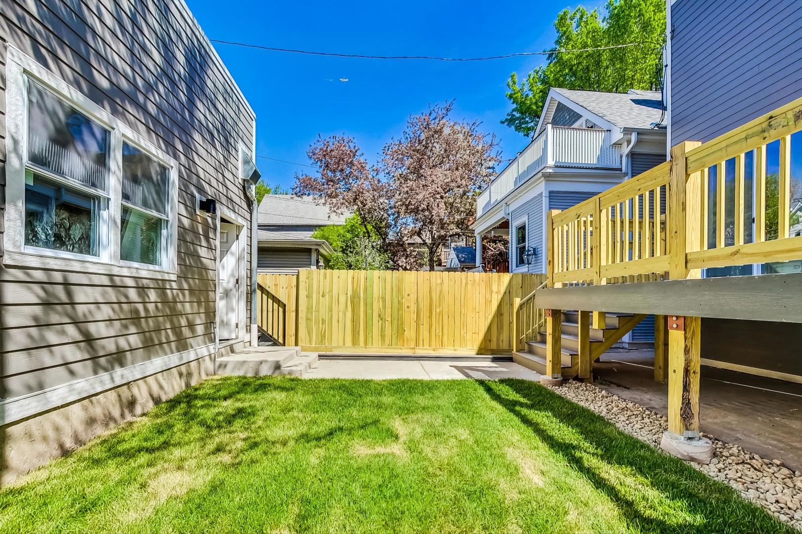 3922 N Paulina Street