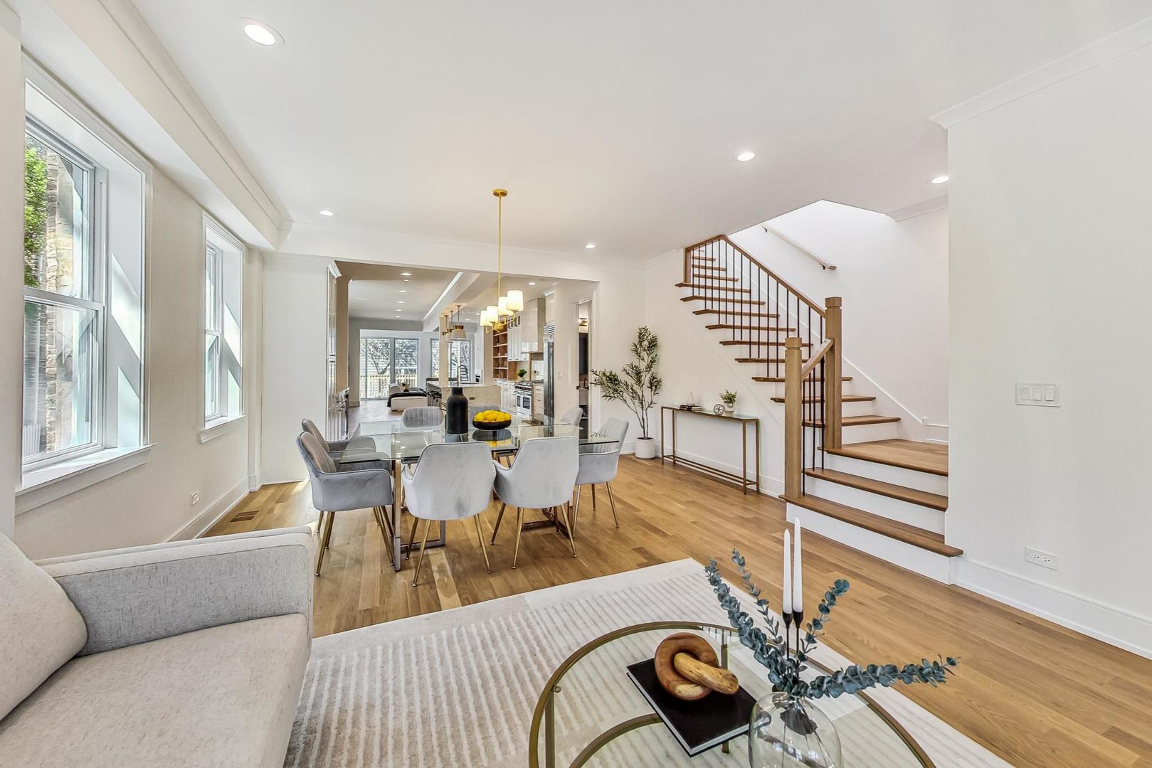 3922 N Paulina Street