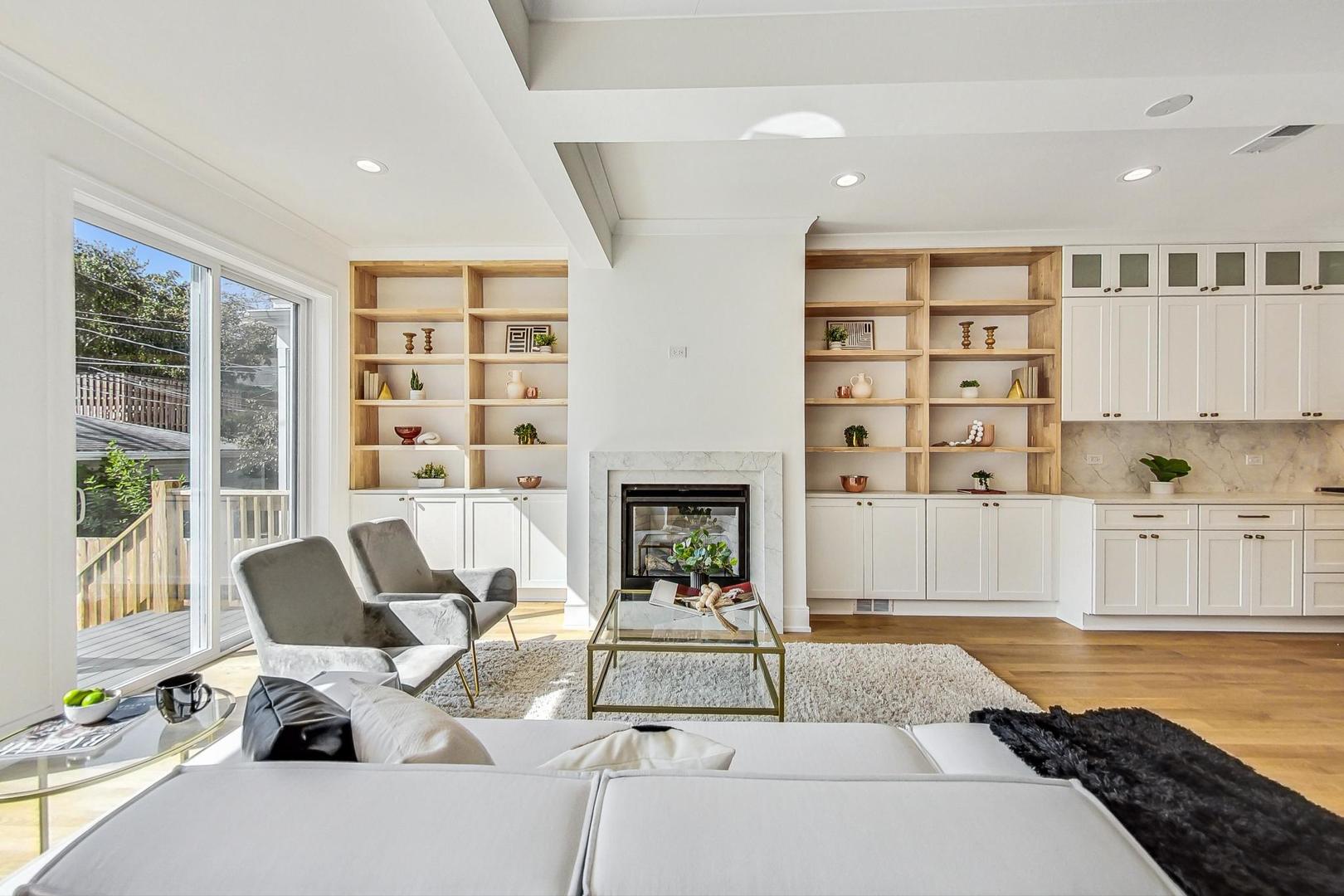 3922 N Paulina Street