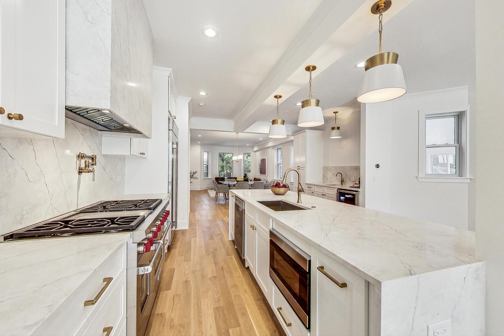 3922 N Paulina Street