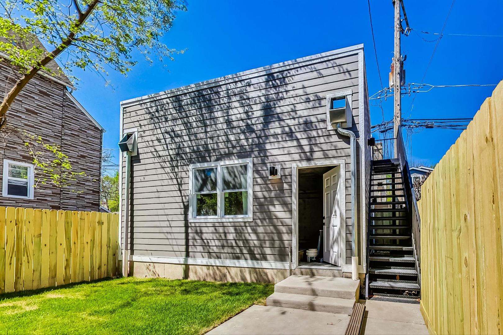 3922 N Paulina Street