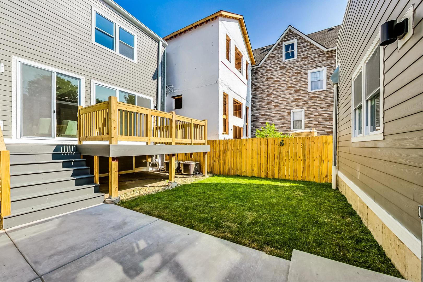 3922 N Paulina Street