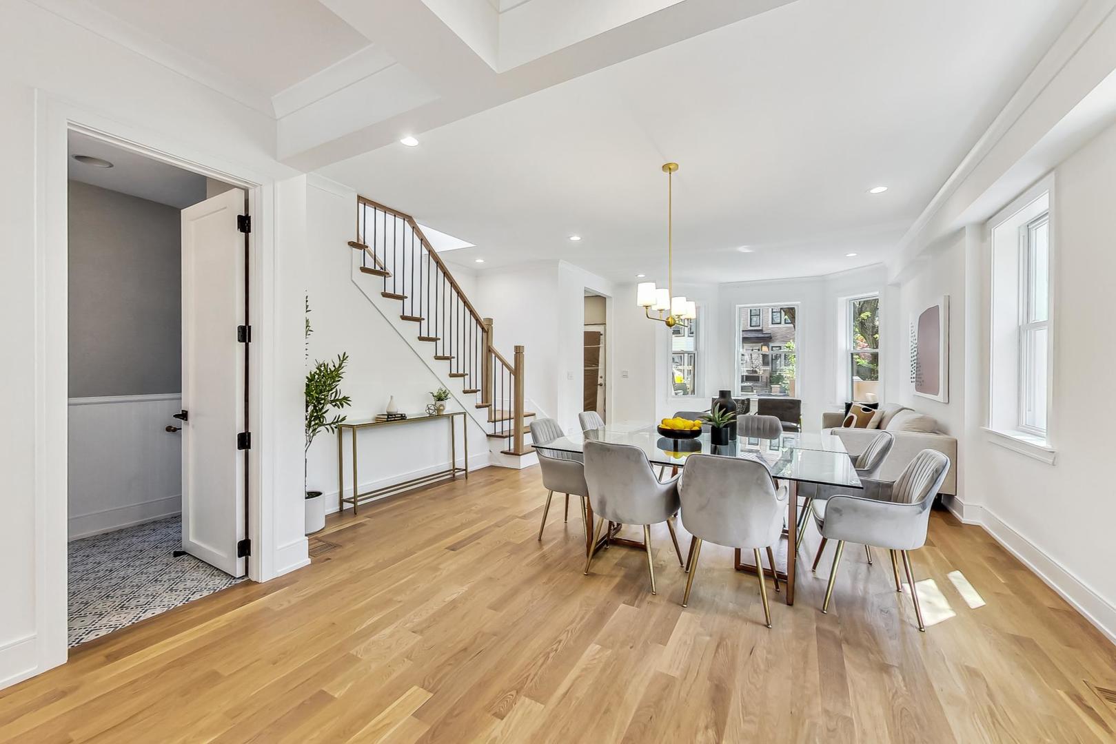 3922 N Paulina Street