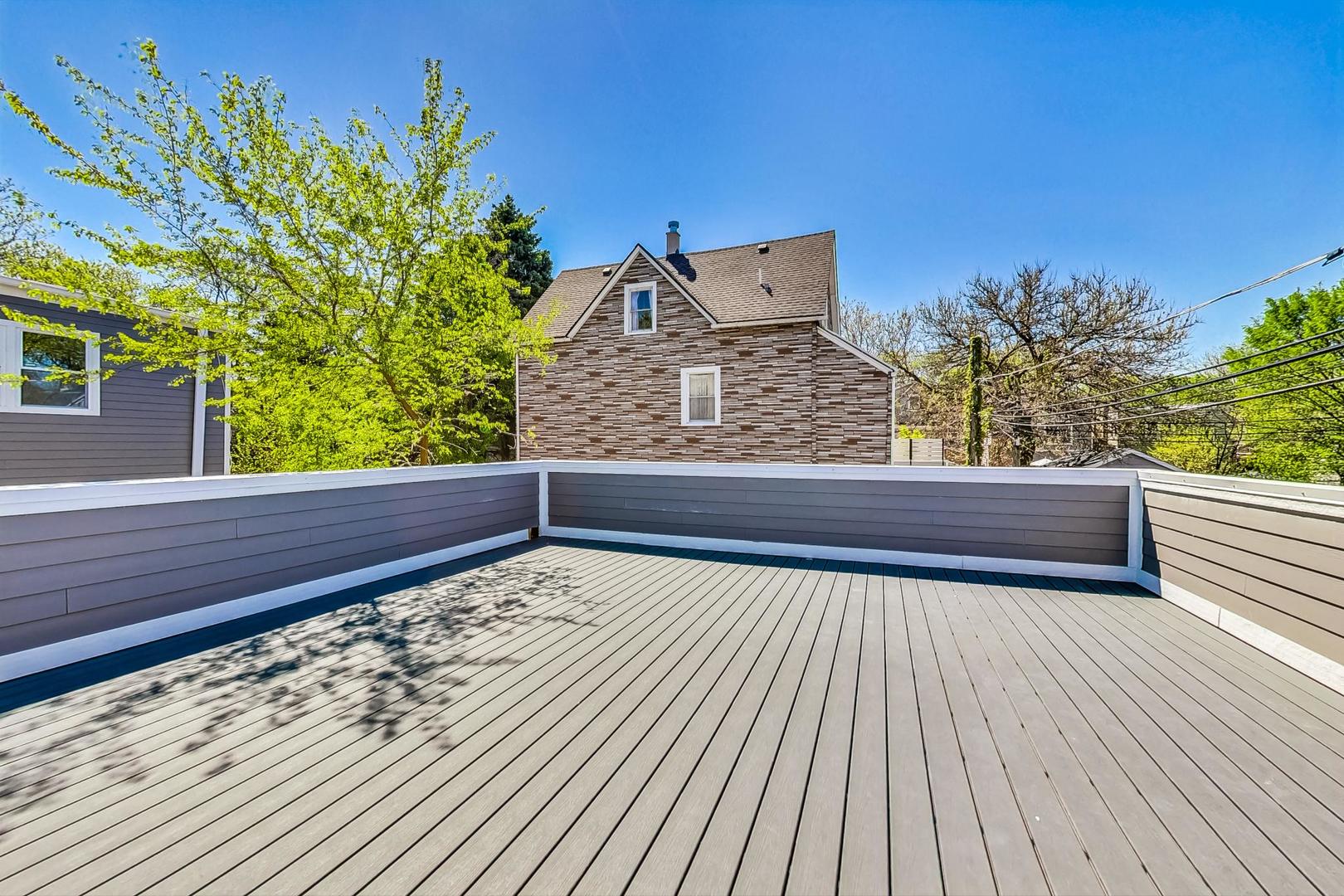 3922 N Paulina Street