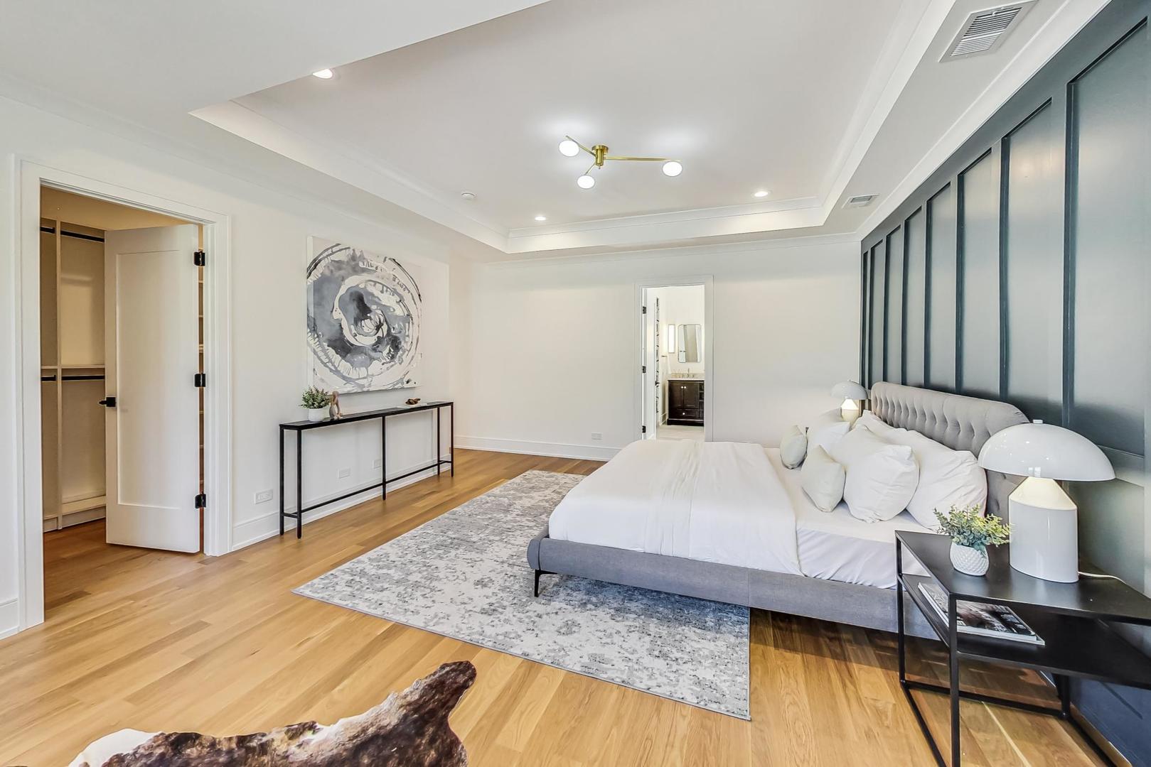 3922 N Paulina Street