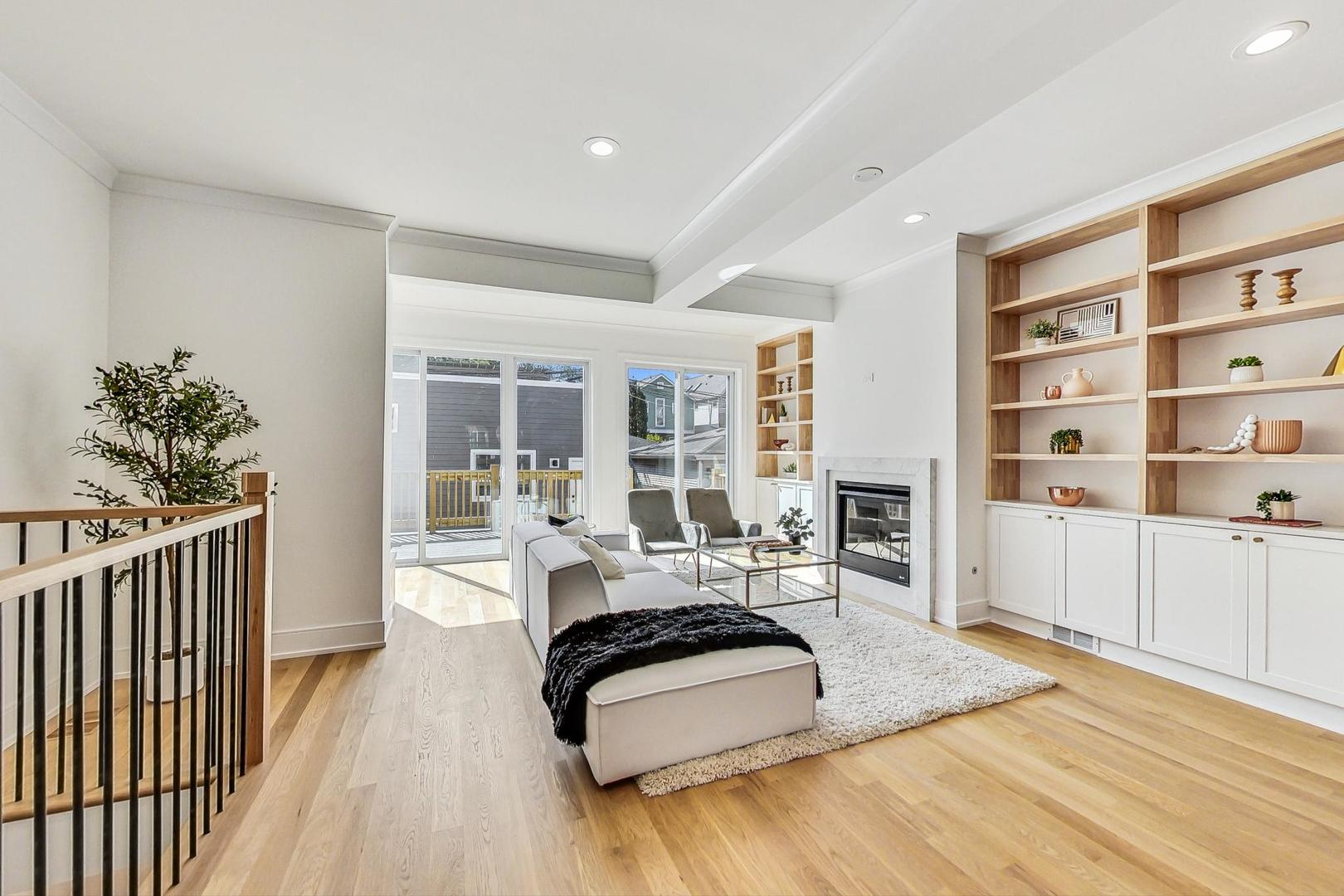 3922 N Paulina Street