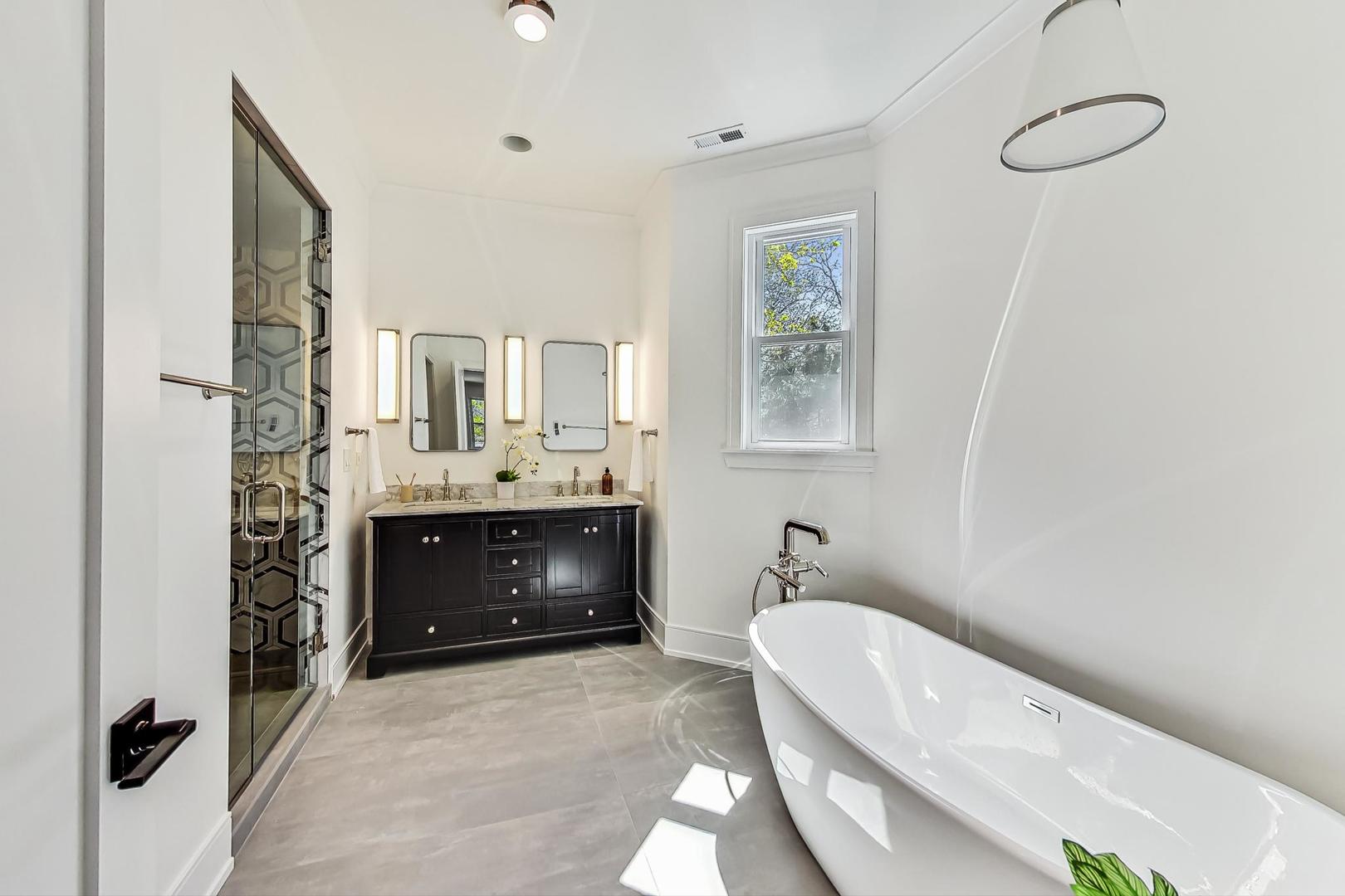 3922 N Paulina Street