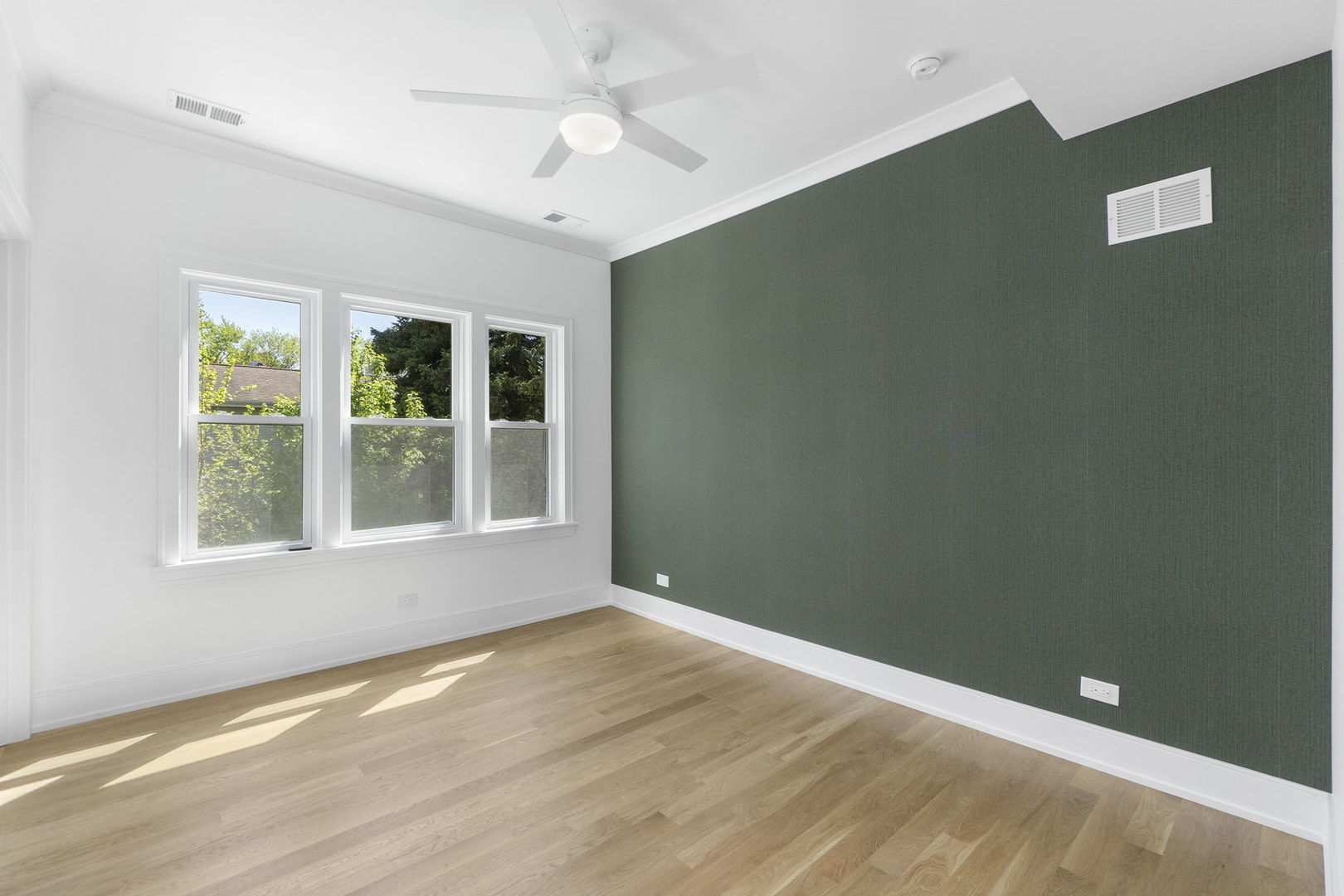 3922 N Paulina Street