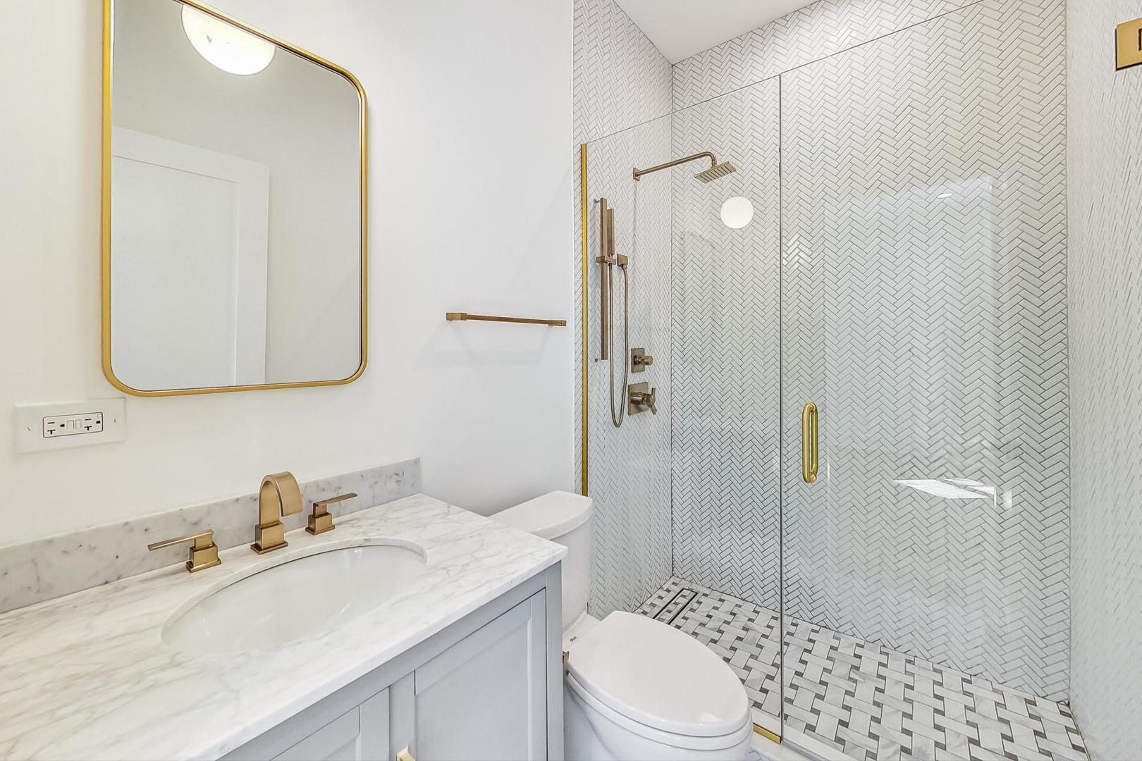 3922 N Paulina Street