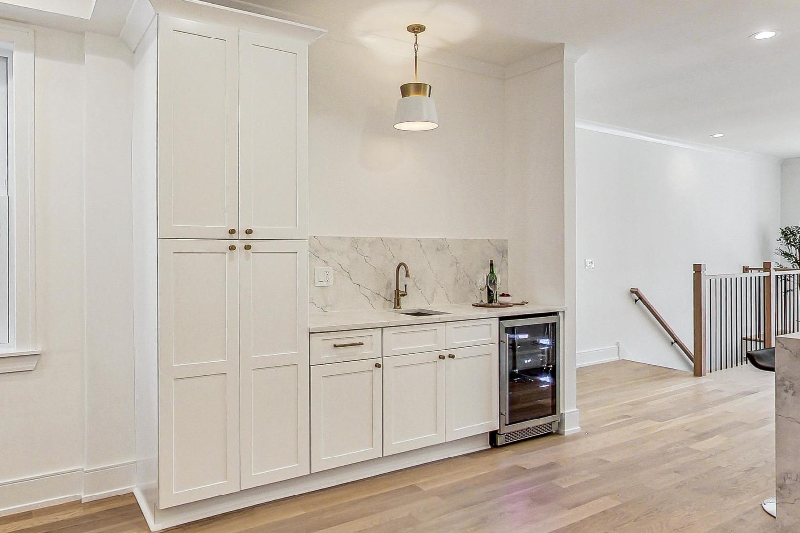 3922 N Paulina Street