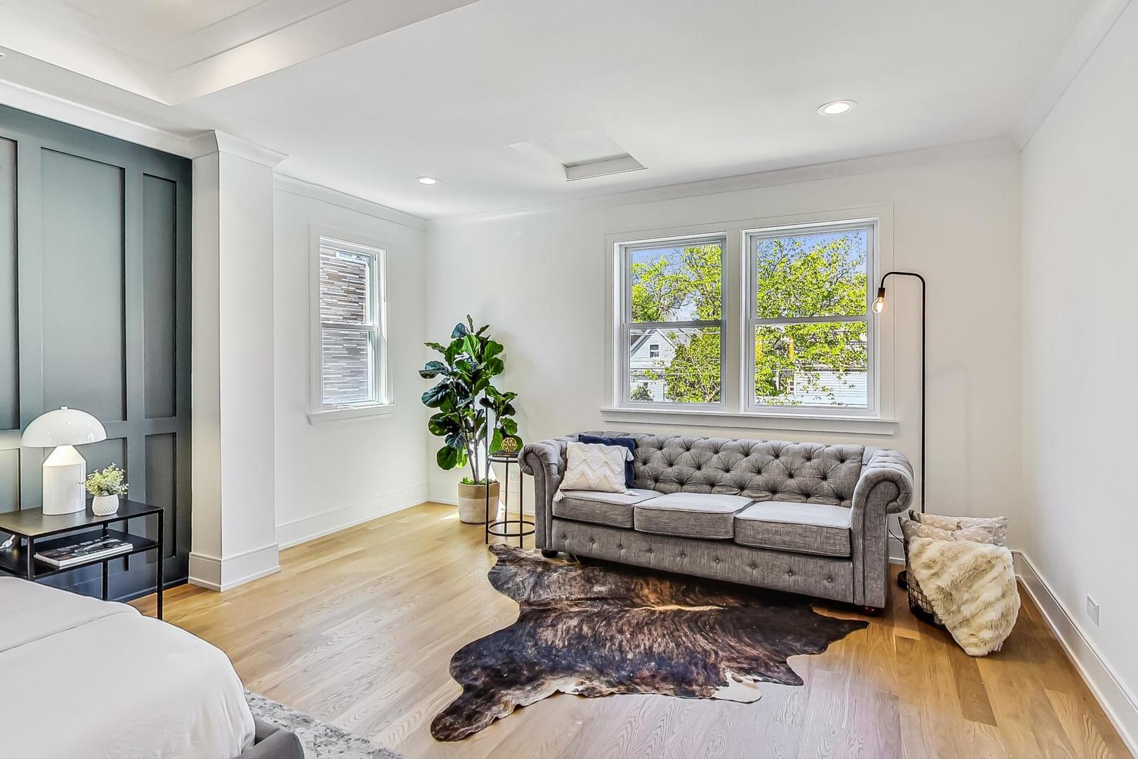 3922 N Paulina Street