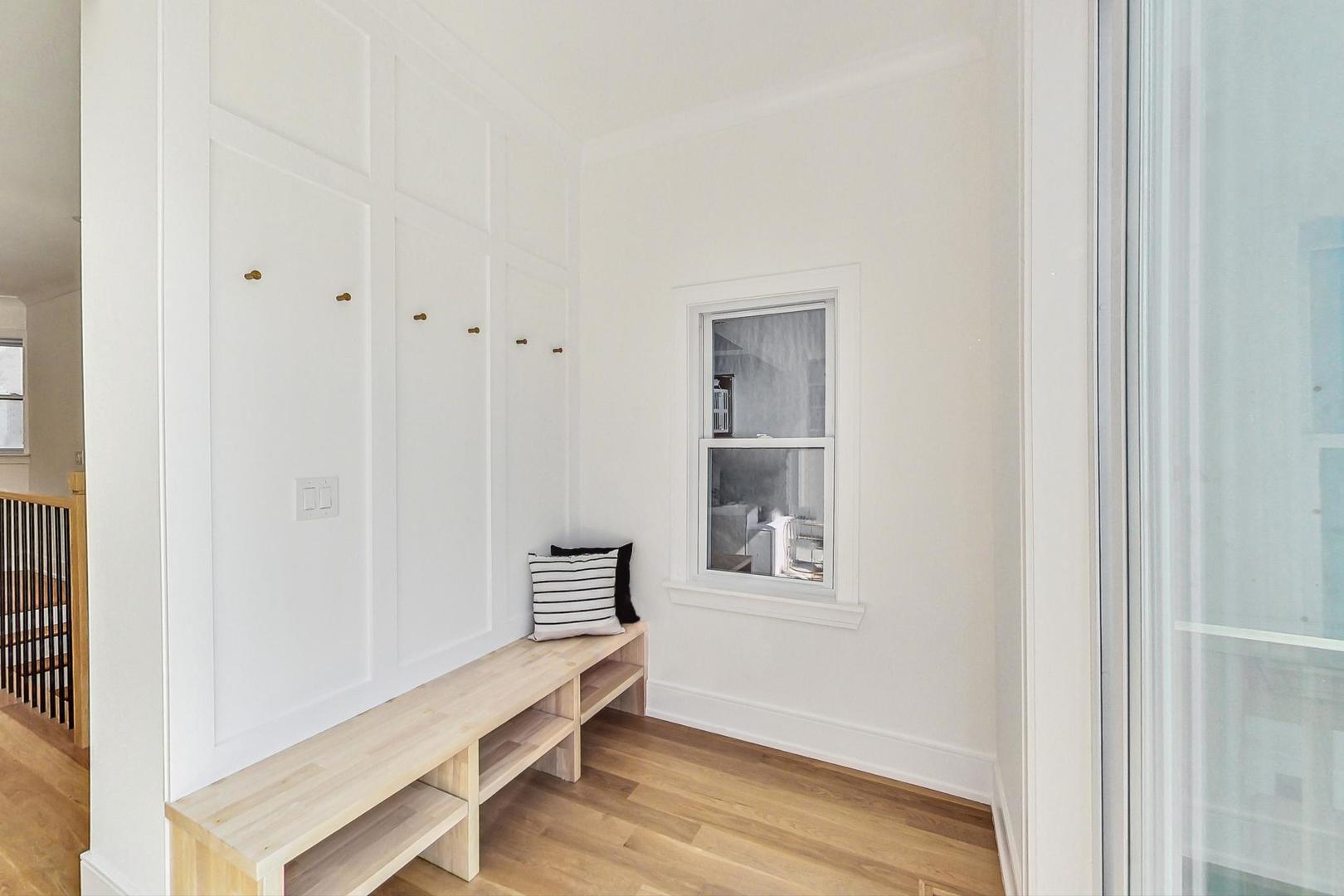 3922 N Paulina Street