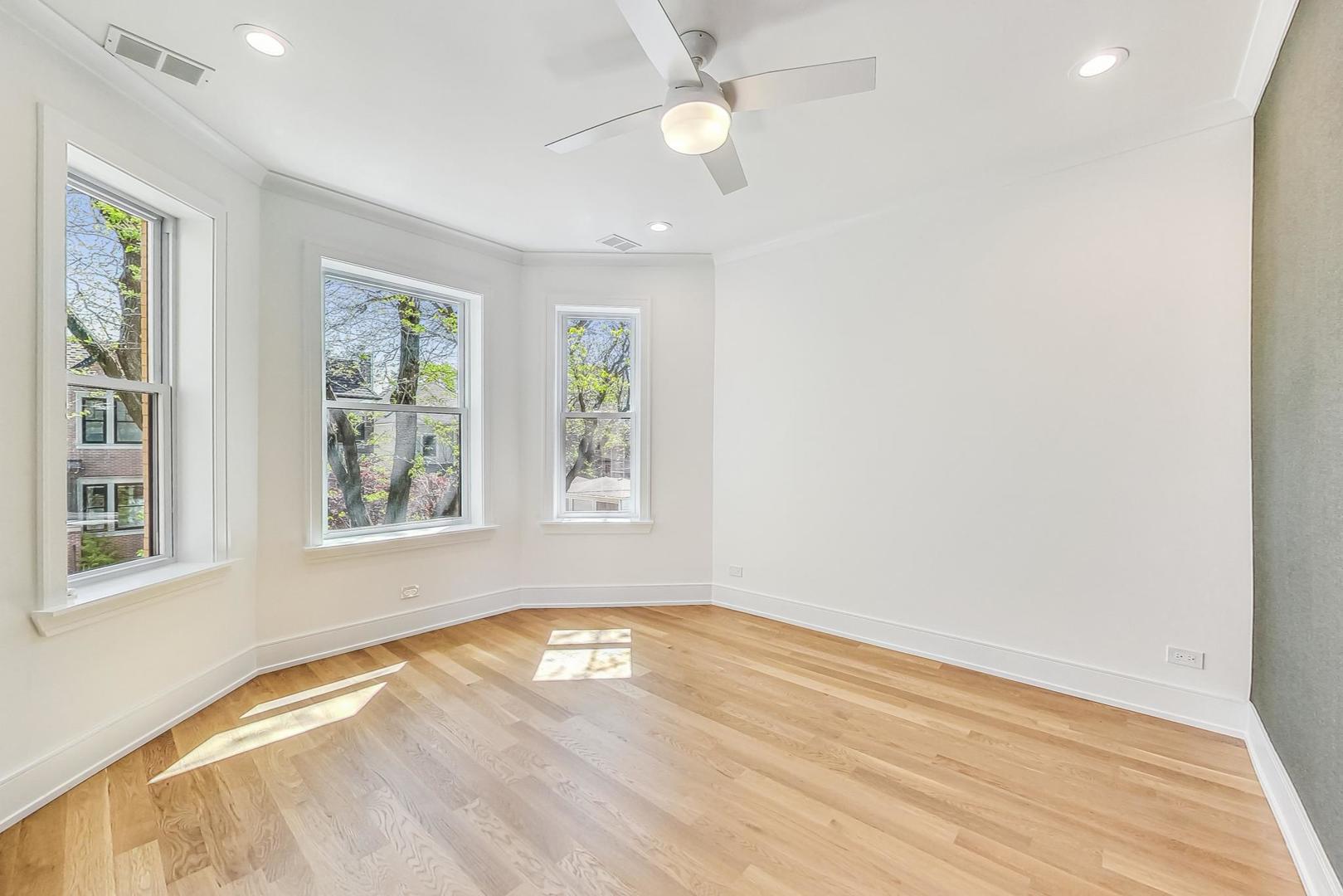 3922 N Paulina Street