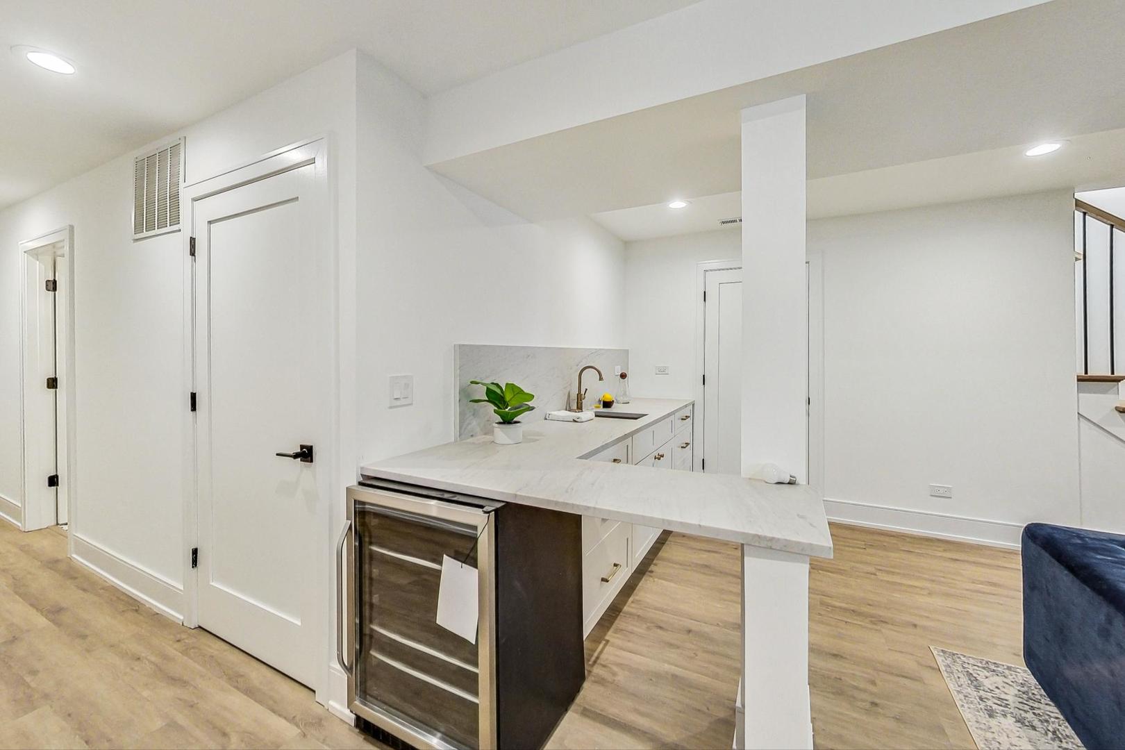 3922 N Paulina Street