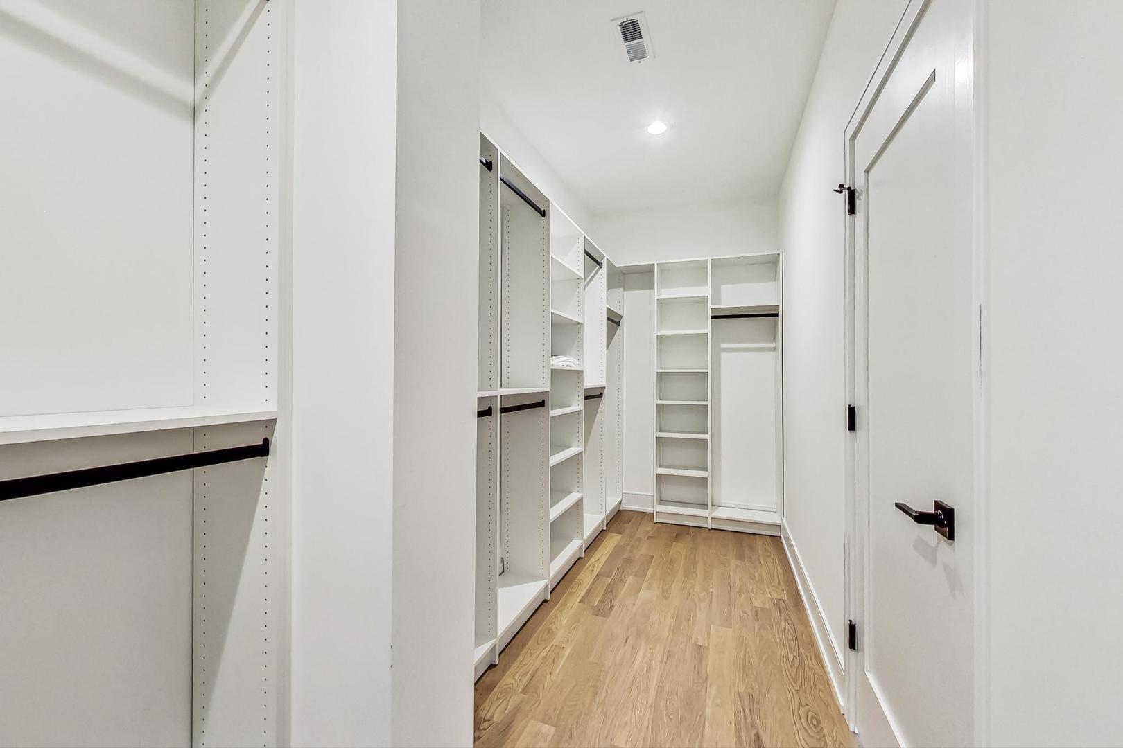 3922 N Paulina Street