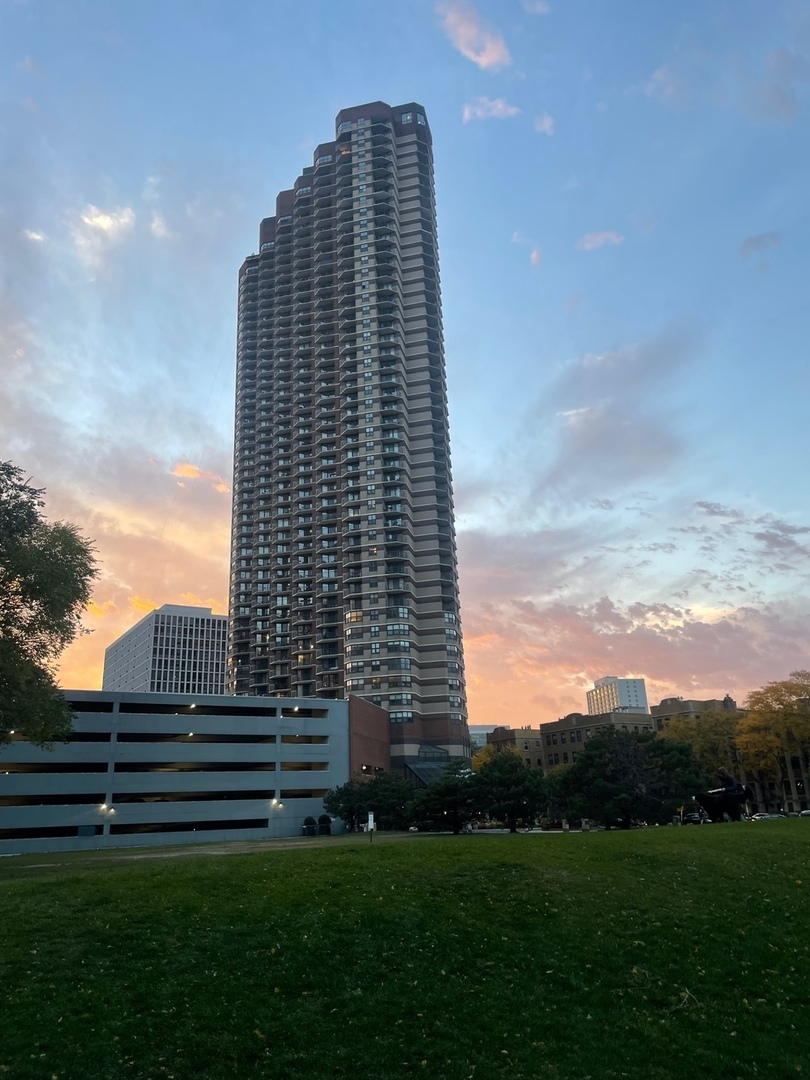3660 N Lake Shore Drive Unit: 1207