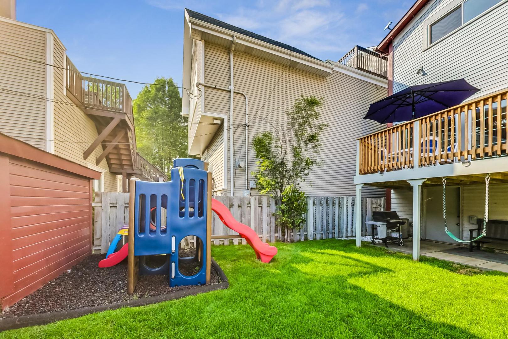 1441 W School Street