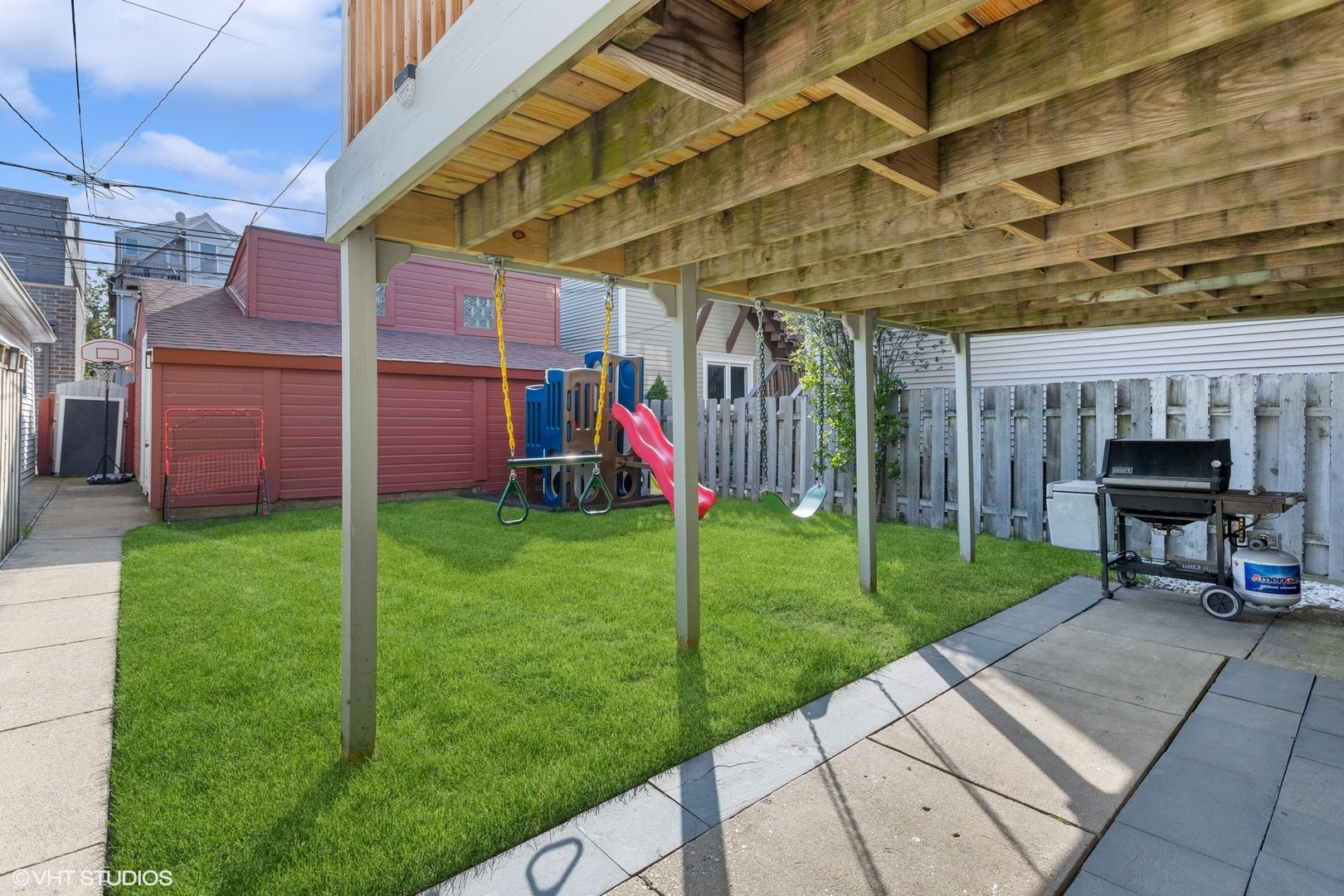 1441 W School Street