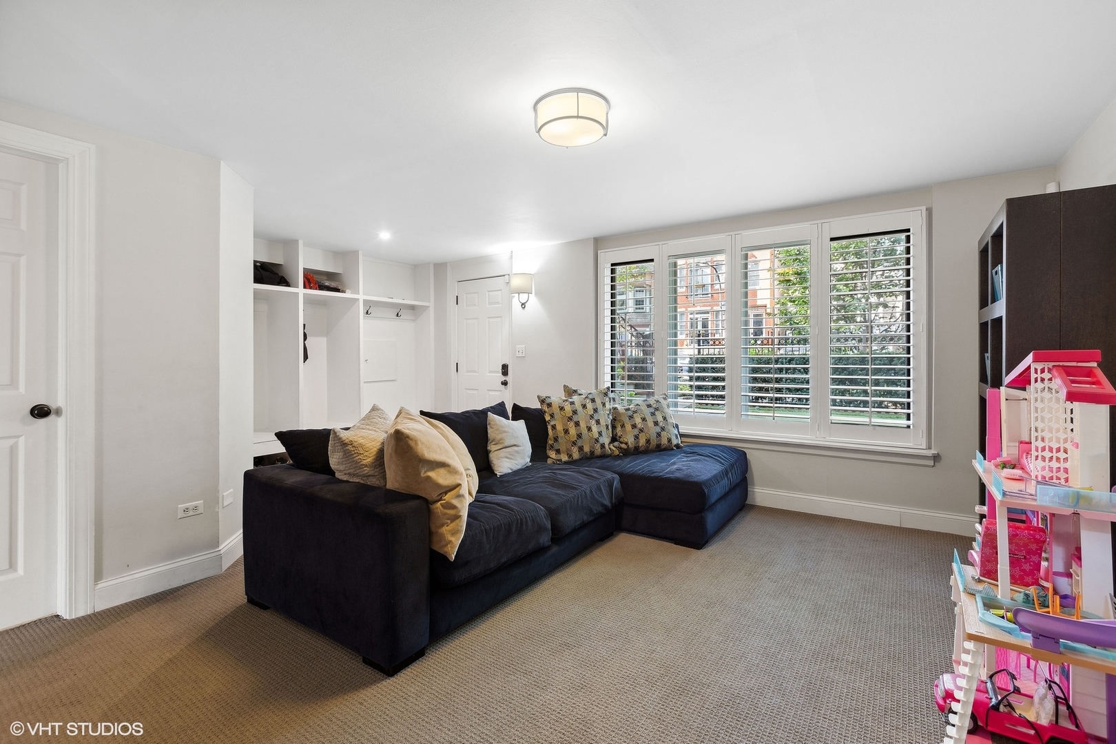 1441 W School Street