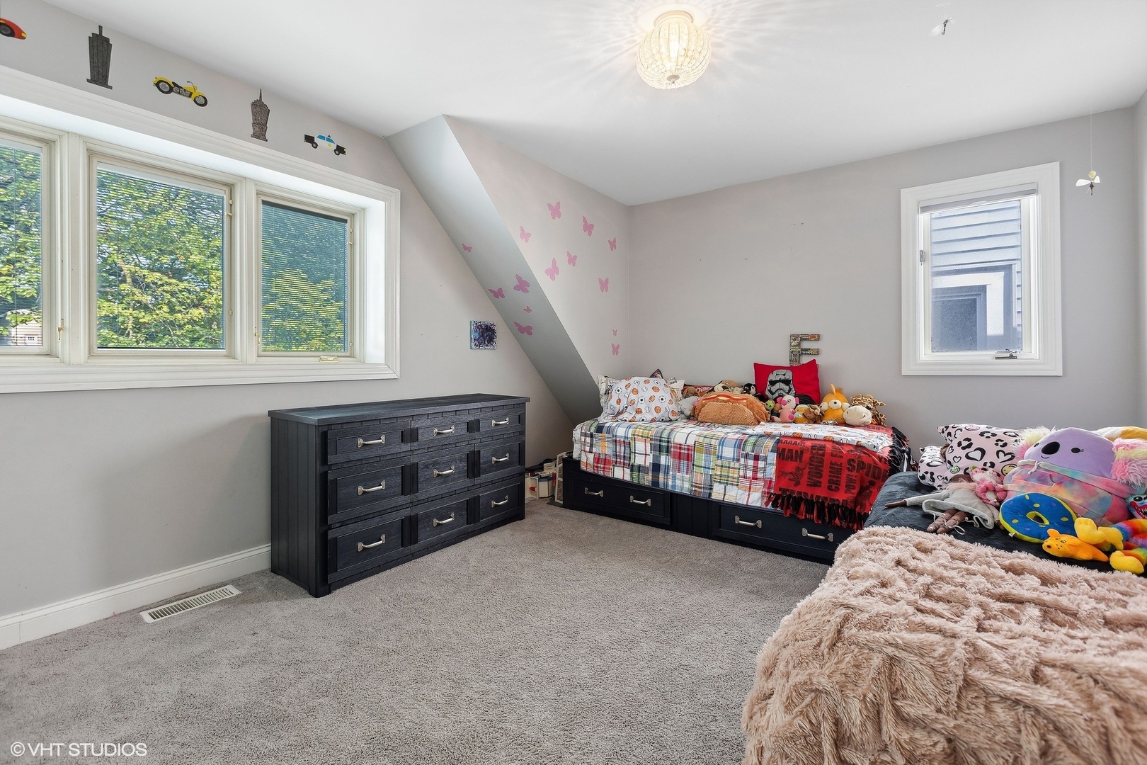 1441 W School Street