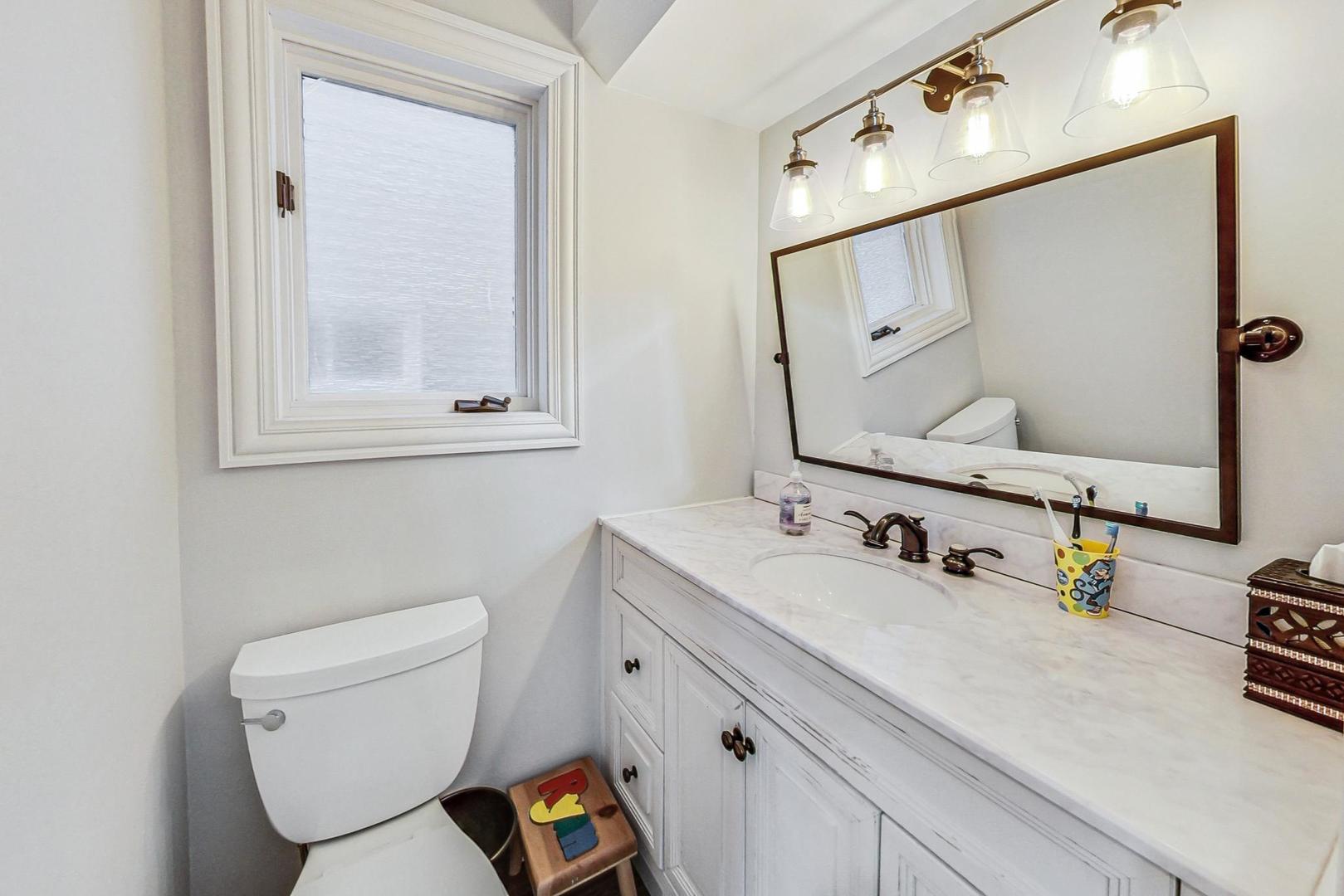 1441 W School Street