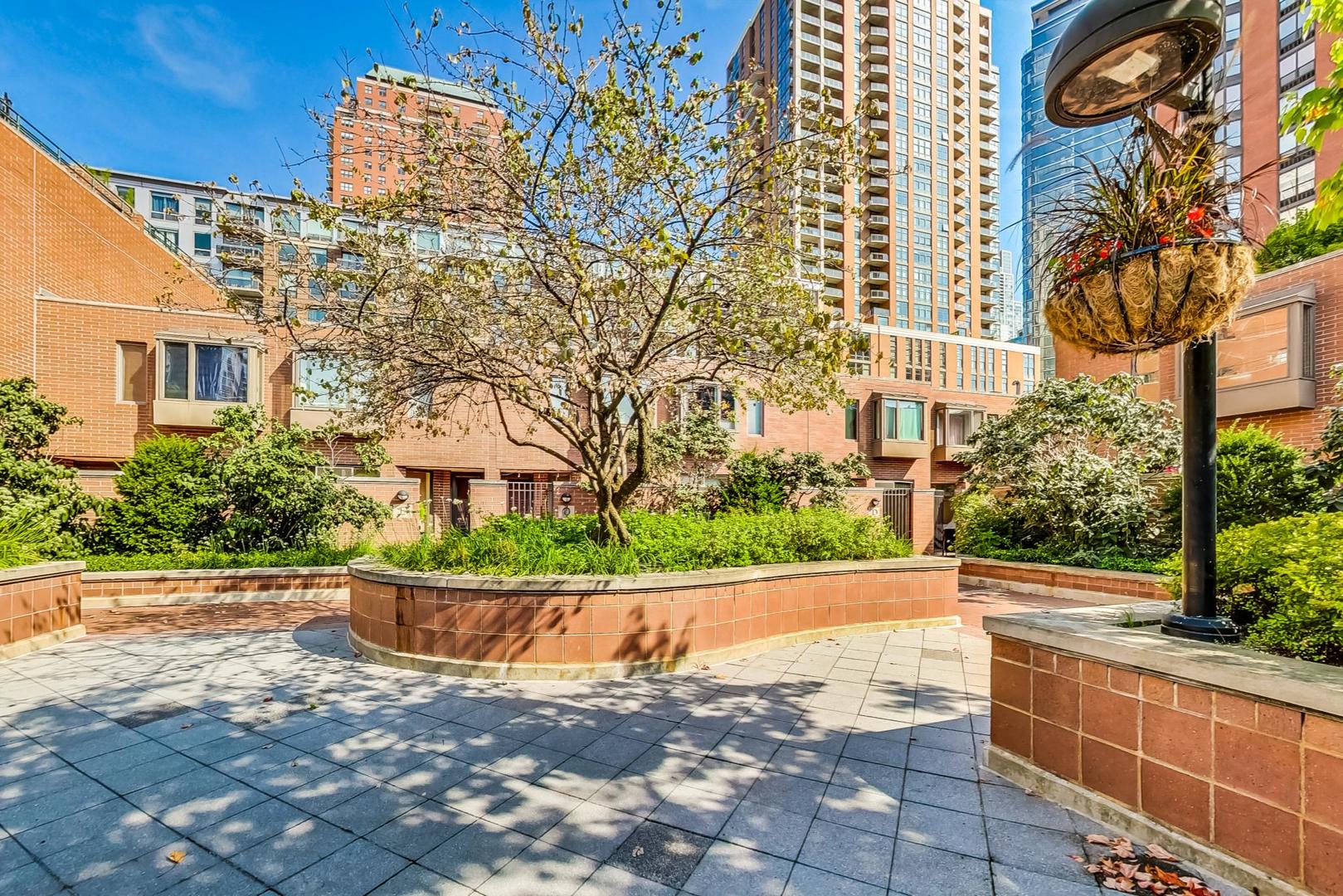 801 S Plymouth Court Unit: 1010