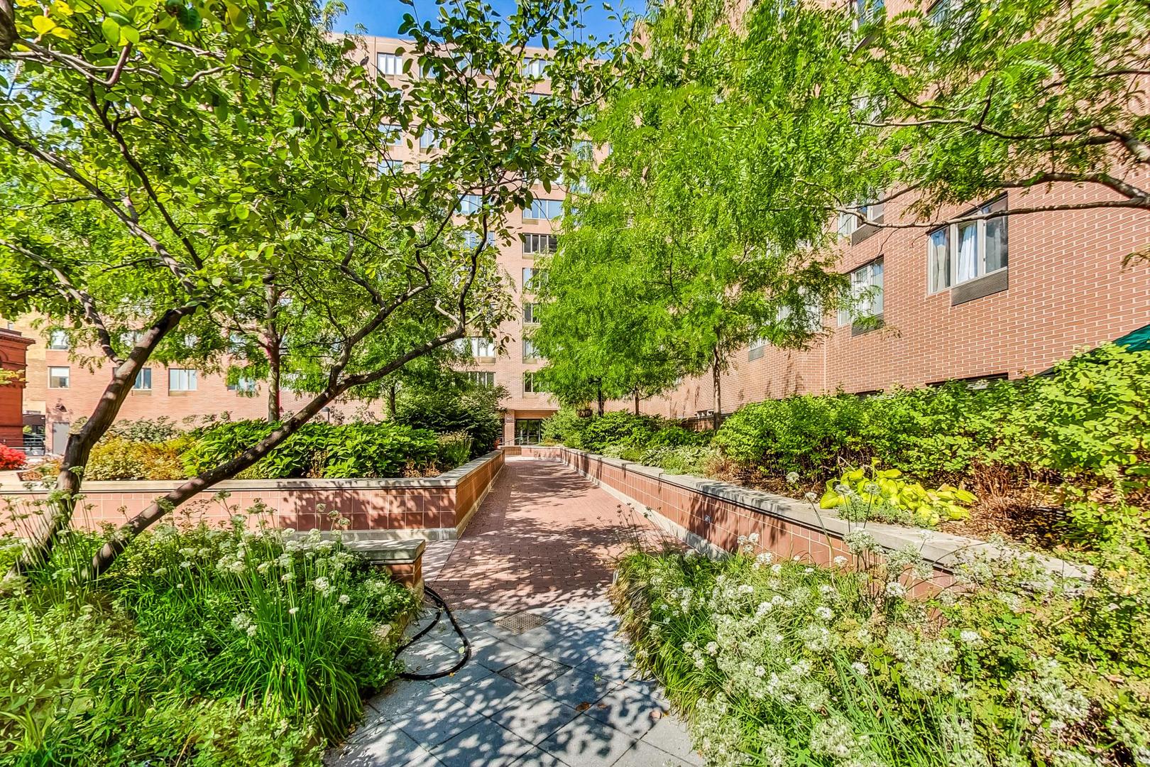 801 S Plymouth Court Unit: 1010