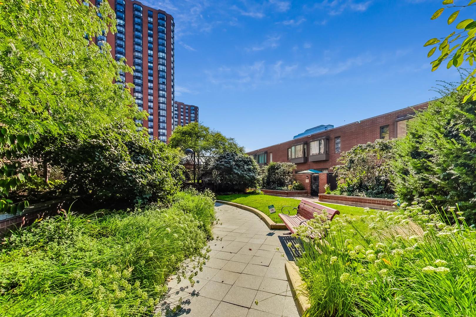 801 S Plymouth Court Unit: 1010