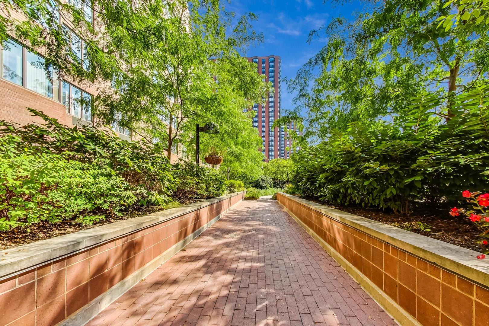 801 S Plymouth Court Unit: 1010