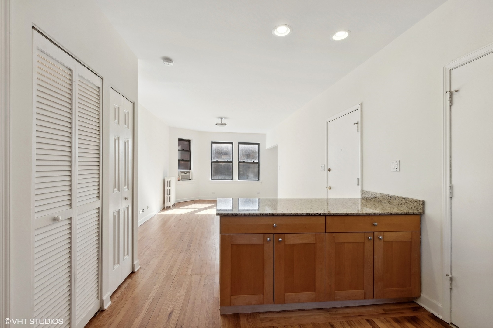 7015 N Wolcott Avenue Unit: 2