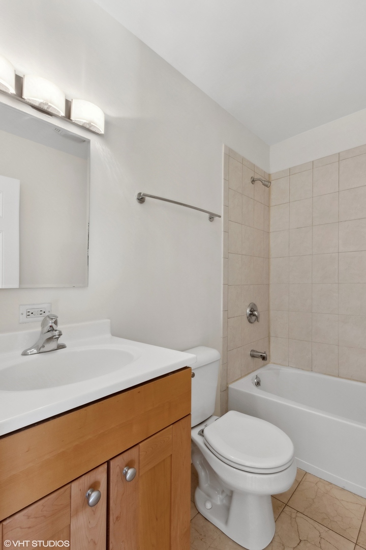 7015 N Wolcott Avenue Unit: 2