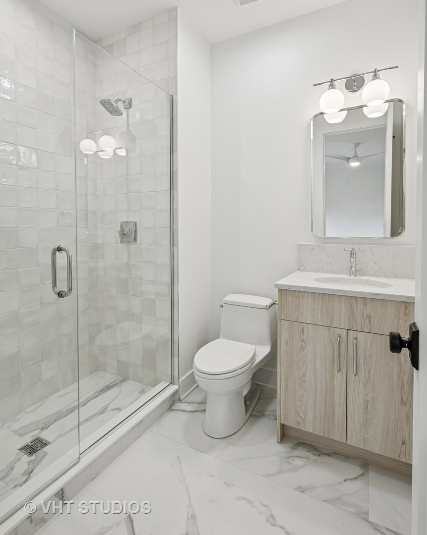 2124 W Waveland Avenue