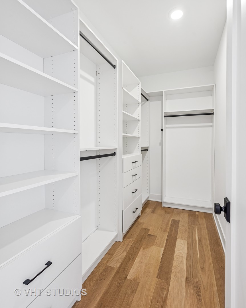 2124 W Waveland Avenue