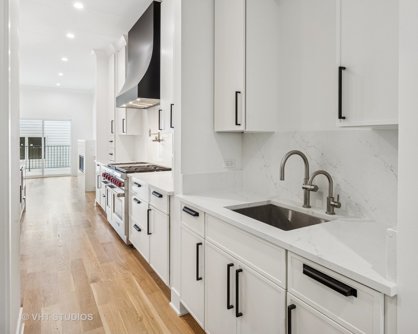 2124 W Waveland Avenue