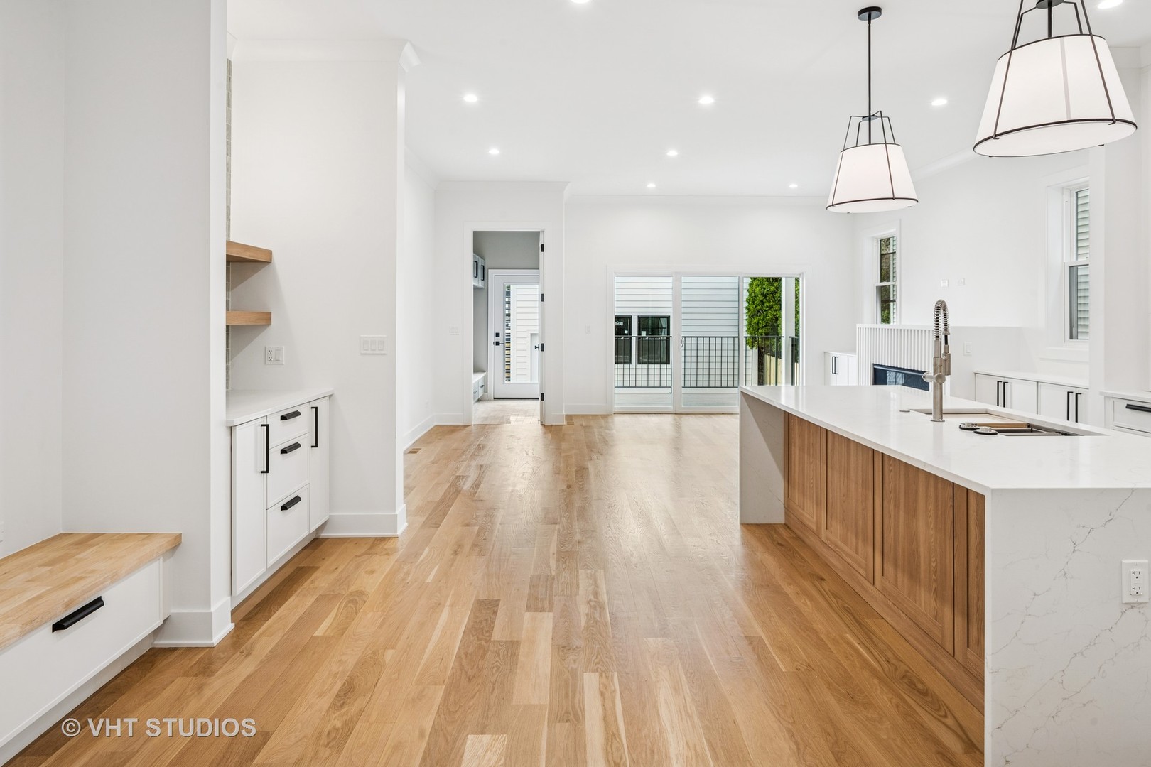 2124 W Waveland Avenue