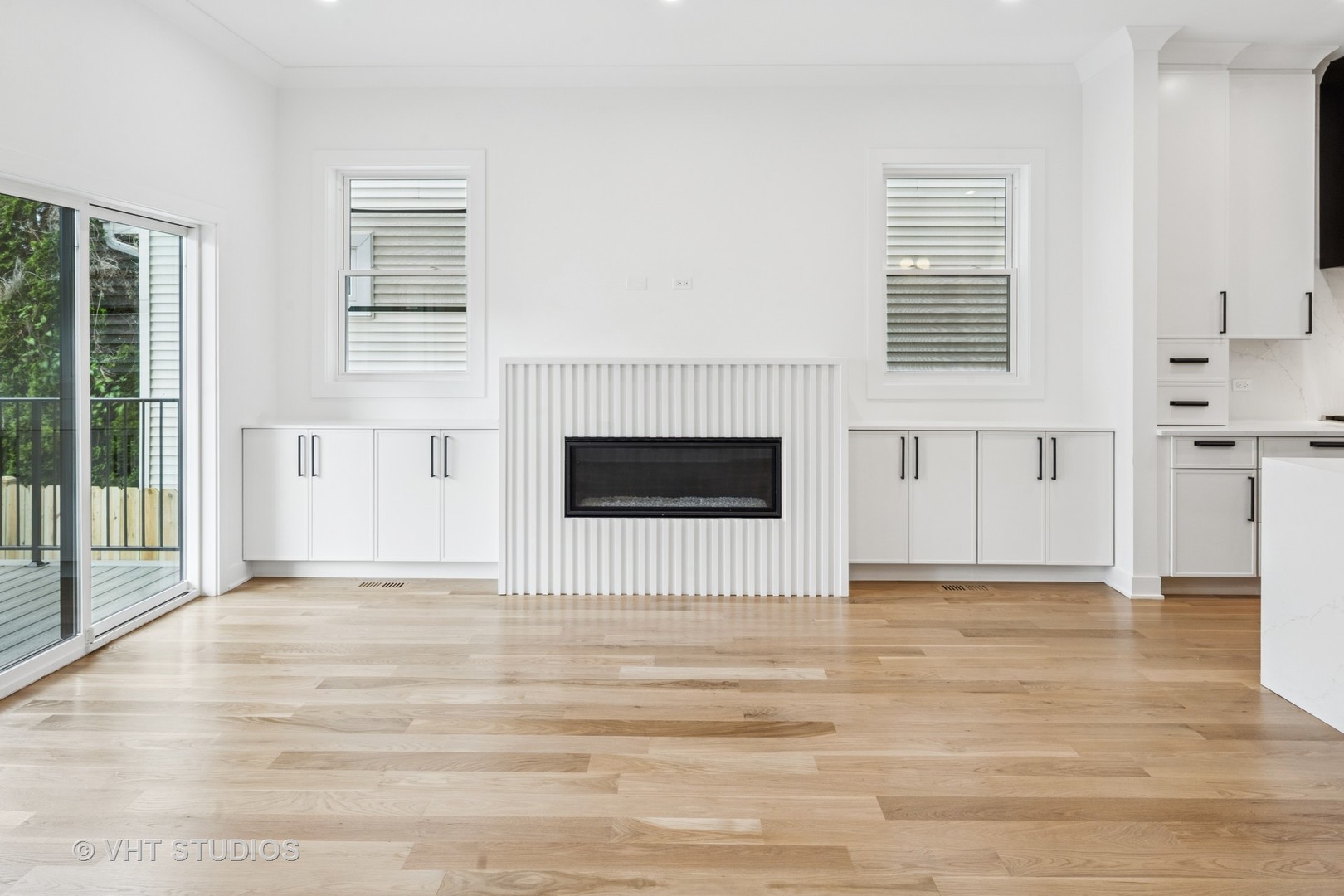 2124 W Waveland Avenue