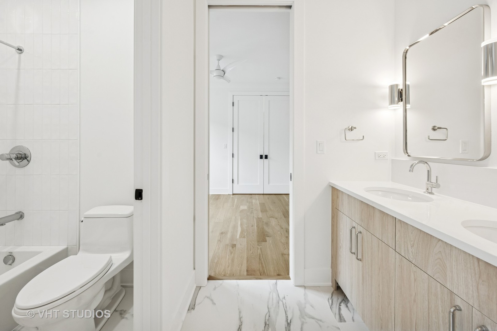 2124 W Waveland Avenue