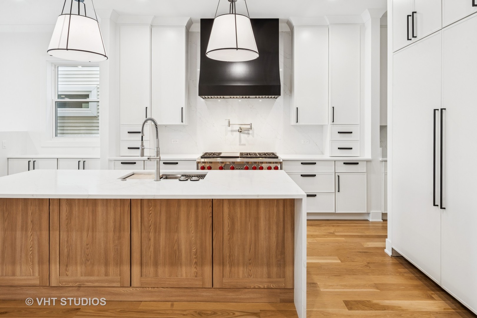 2124 W Waveland Avenue