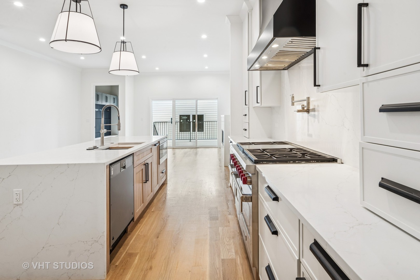 2124 W Waveland Avenue