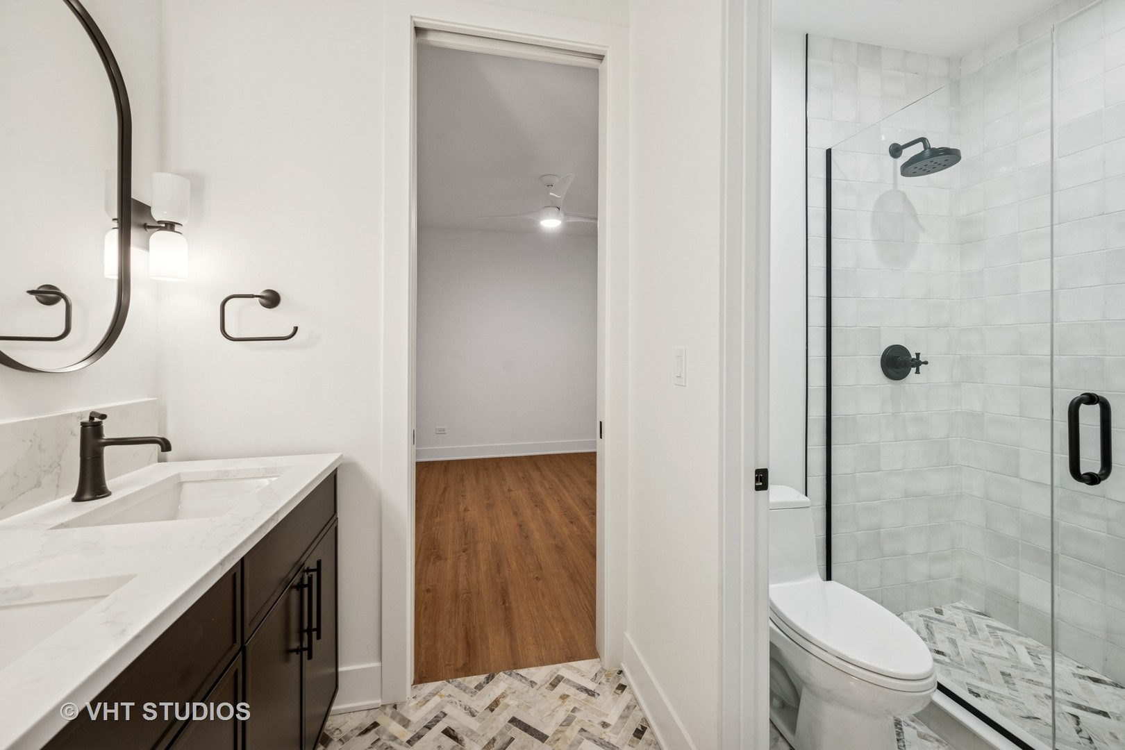 2124 W Waveland Avenue