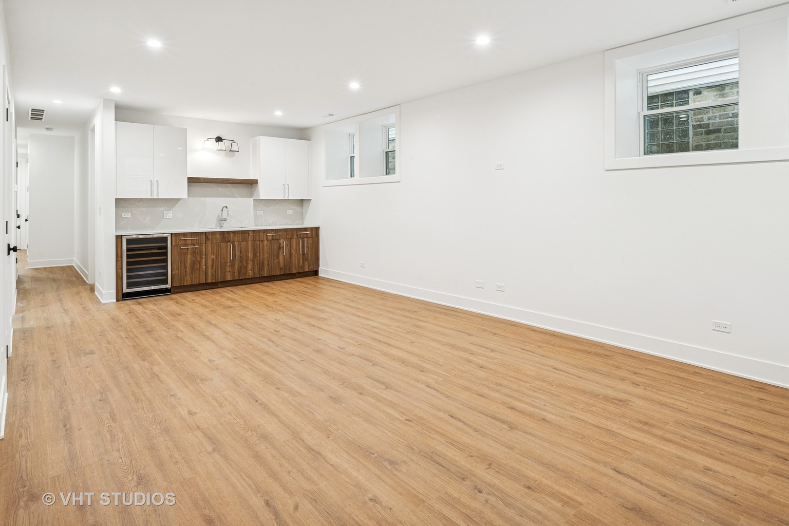 2124 W Waveland Avenue