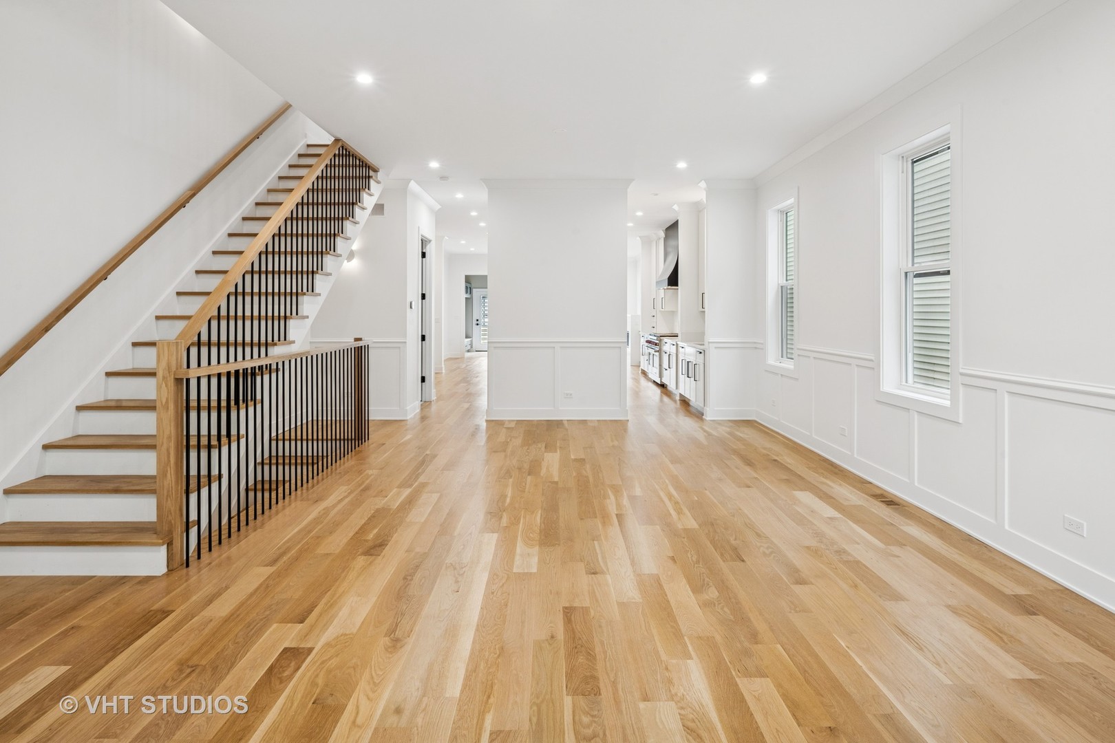 2124 W Waveland Avenue