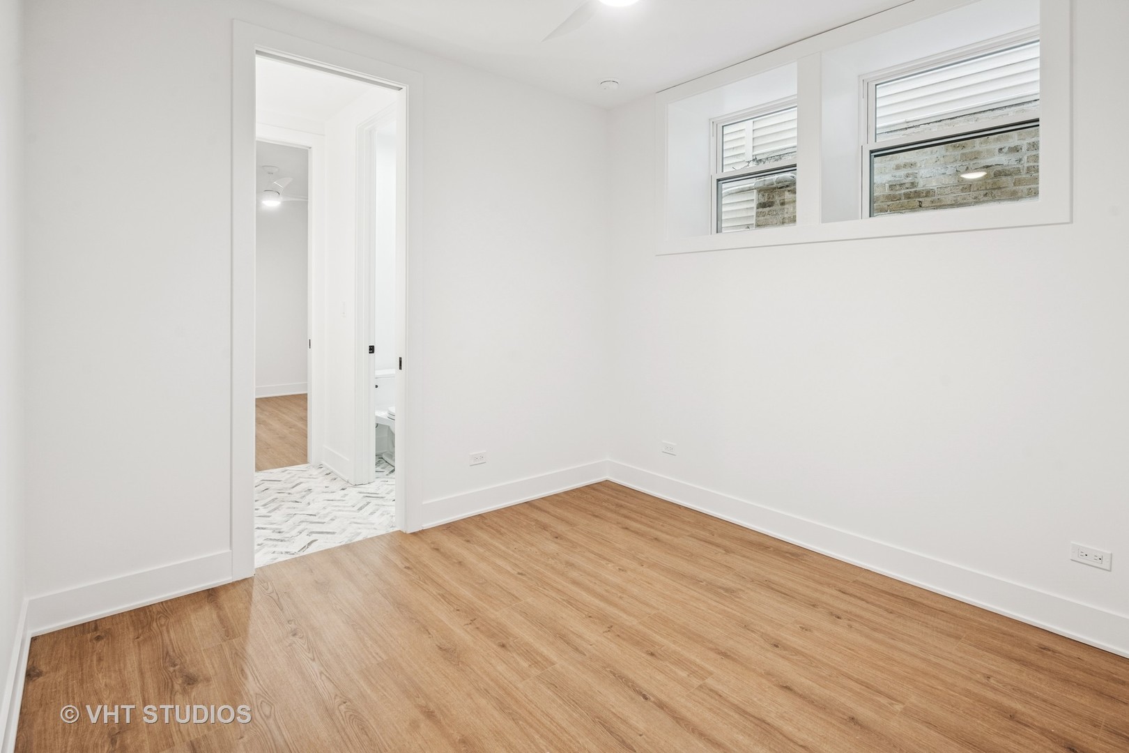 2124 W Waveland Avenue