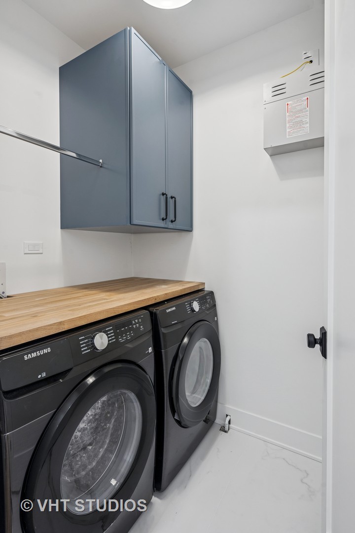 2124 W Waveland Avenue