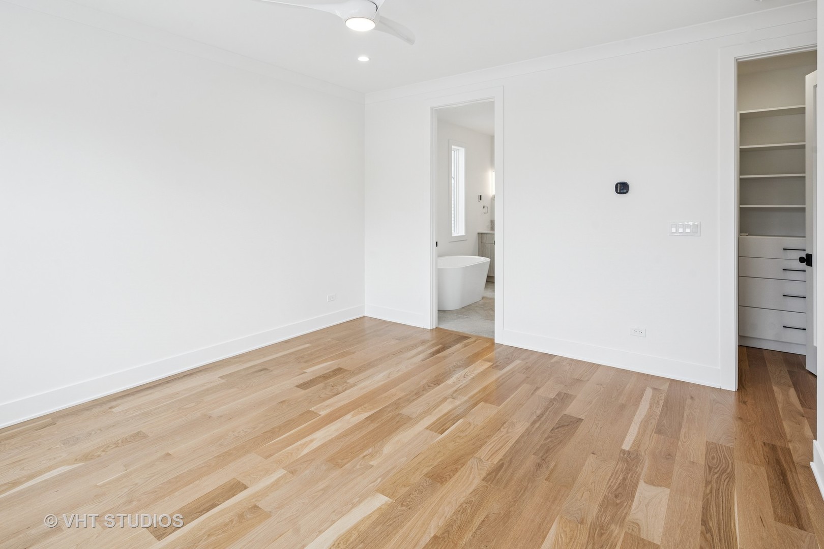 2124 W Waveland Avenue