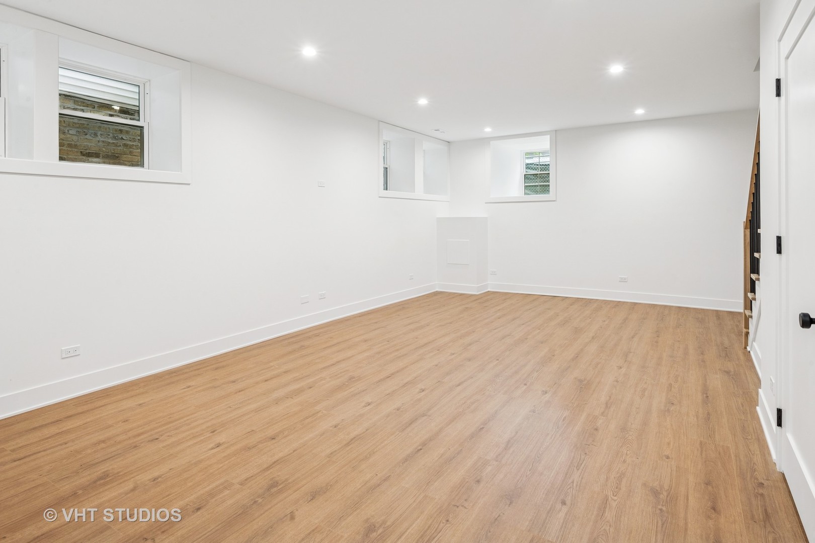 2124 W Waveland Avenue