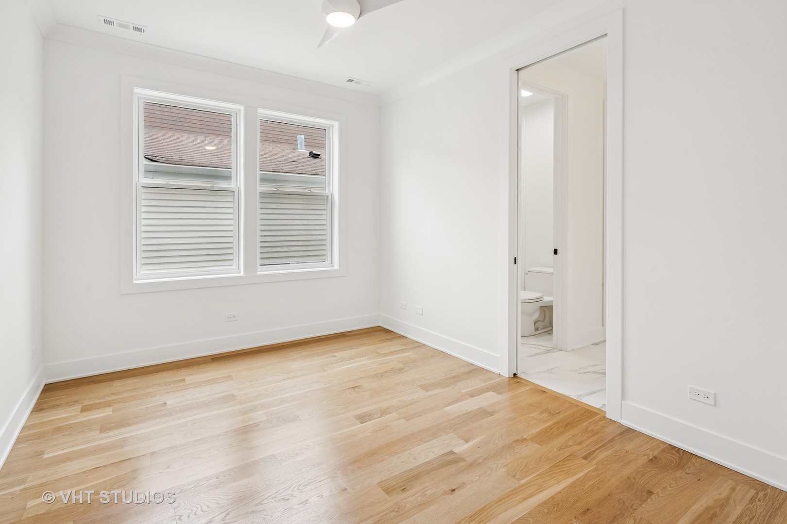 2124 W Waveland Avenue